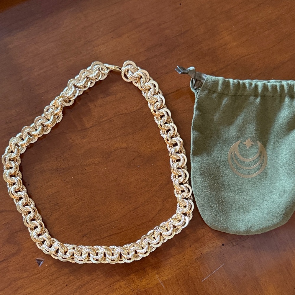 Elegant Gold Chain Necklace